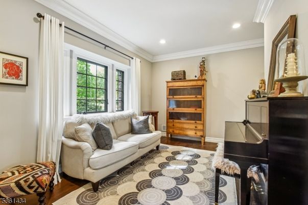 Interior, Living room, Piano, Recessed Lighting, Wood Texture Flooring