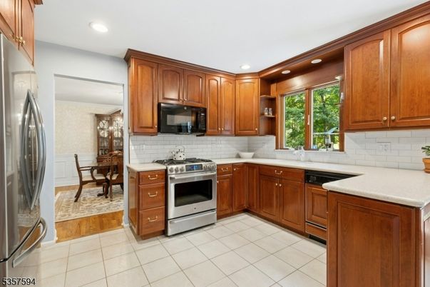 Dining room, Interior, Kitchen, Recessed Lighting, Stainless Steel Appliances
