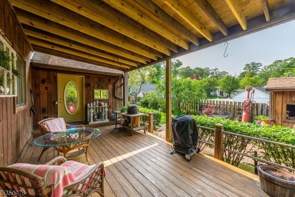 Exterior, Wood Texture Flooring