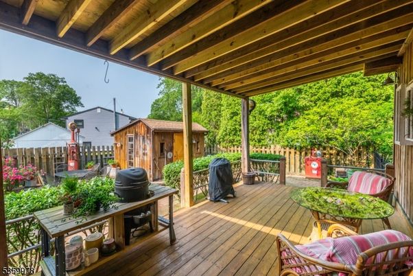 Exterior, Wood Texture Flooring