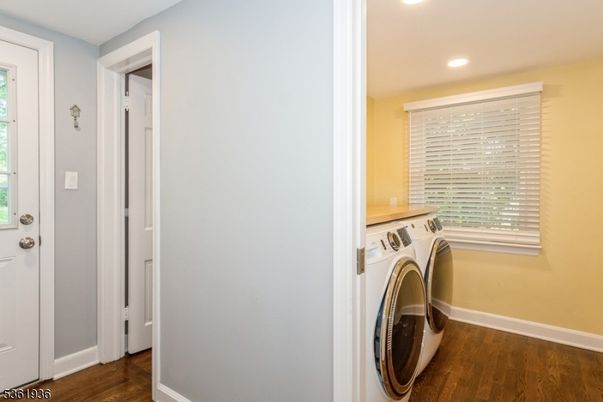 Interior, Recessed Lighting, Washer, Wood Texture Flooring