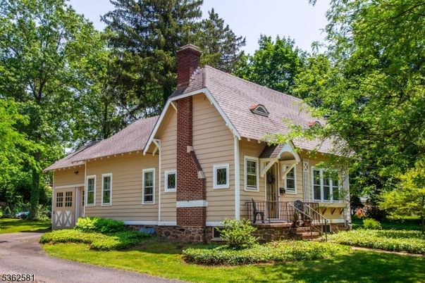 Backyard, Exterior, Facade, Cape Cod