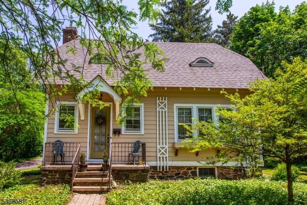 Exterior, Facade, Cape Cod