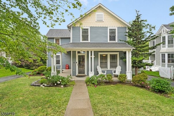 Exterior, Facade, Queen Anne Victorian