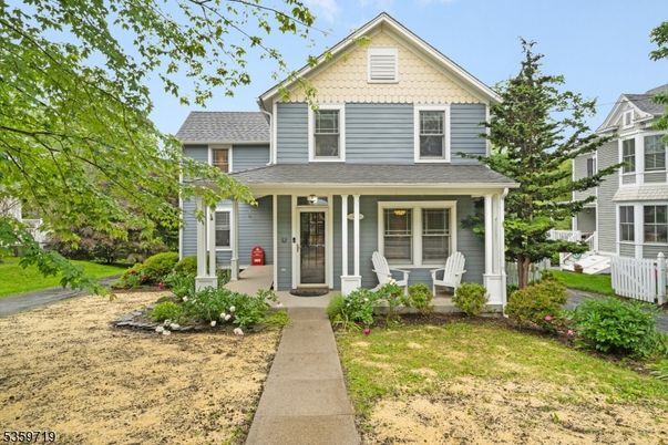 Exterior, Facade, Queen Anne Victorian