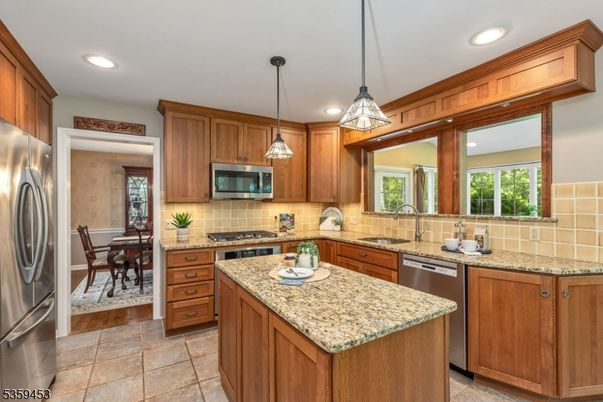Dining room, Interior, Kitchen, Pendant Lights, Recessed Lighting, Stainless Steel Appliances