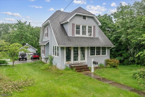 Exterior, Facade, Cape Cod