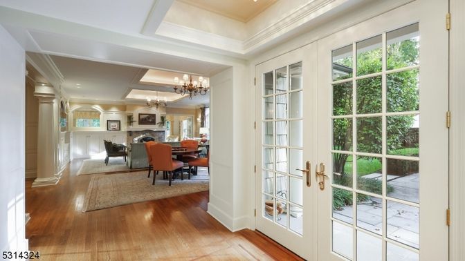 Chandelier, Dining room, Interior, Recessed Lighting, Wood Texture Flooring