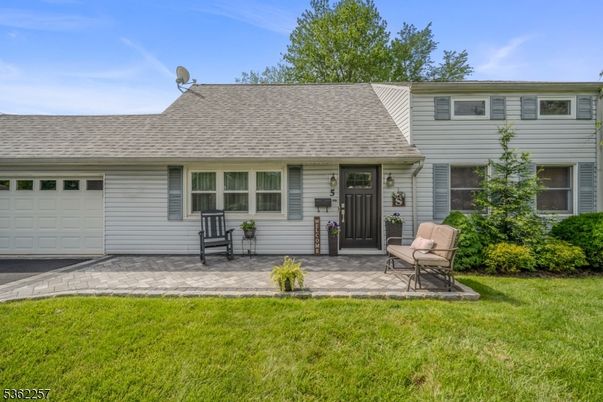 Attached, Exterior, Facade, Cape Cod