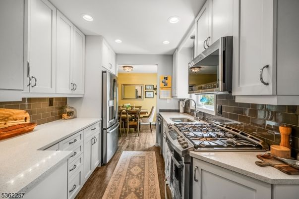 Dining room, Interior, Kitchen, Recessed Lighting, Wood Texture Flooring