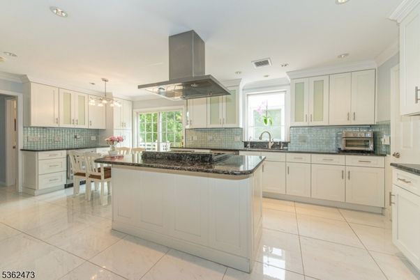 Chandelier, Dining room, Interior, Kitchen, Pendant Lights, Recessed Lighting, Stainless Steel Appliances
