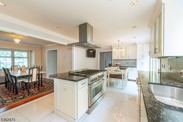 Chandelier, Dining room, Interior, Kitchen, Pendant Lights, Recessed Lighting, Stainless Steel Appliances