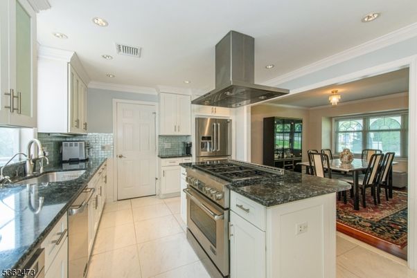 Dining room, Interior, Kitchen, Recessed Lighting, Stainless Steel Appliances