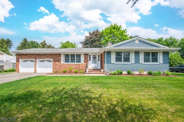 Attached, Exterior, Facade, Brick Facade, Ranch