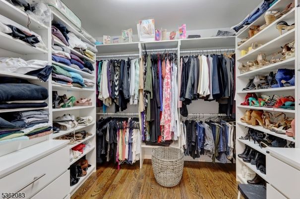 Interior, Walk-in Closets, Wood Texture Flooring
