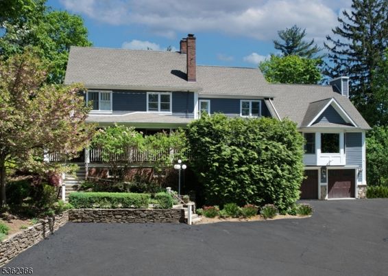 Attached, Exterior, Facade, Raised Ranch