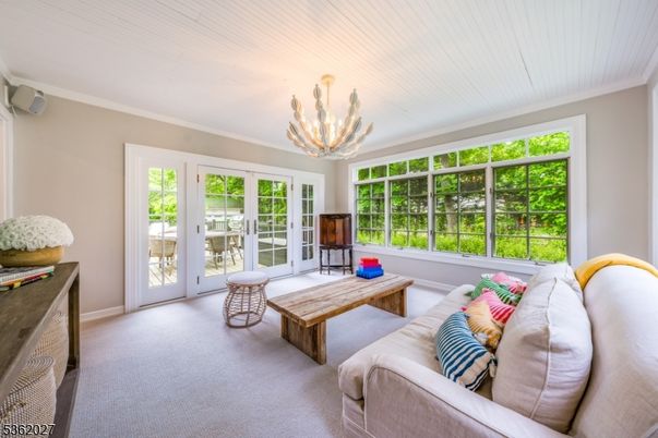 Chandelier, Interior, Living room