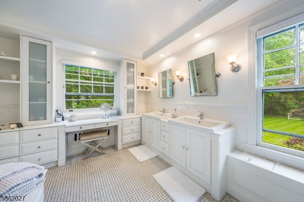 Bathroom, Dual Sink Vanities, Interior, Recessed Lighting