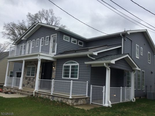 Exterior, Facade, American Craftsman