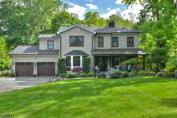 Attached, Exterior, Facade, Farmhouse