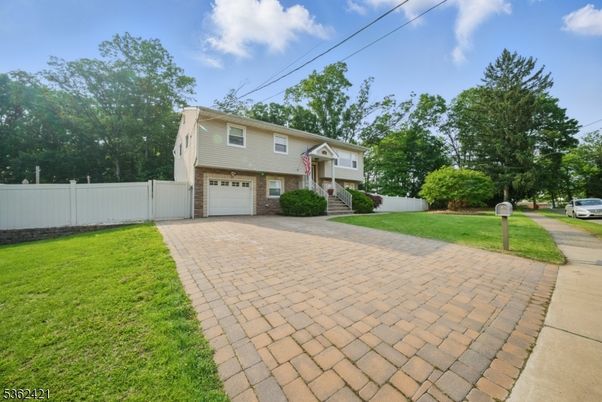 Attached, Exterior, Facade, Raised Ranch