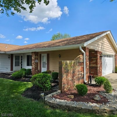 Attached, Exterior, Facade, Brick Facade, Ranch