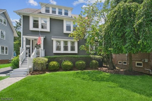 Exterior, Facade, American Foursquare