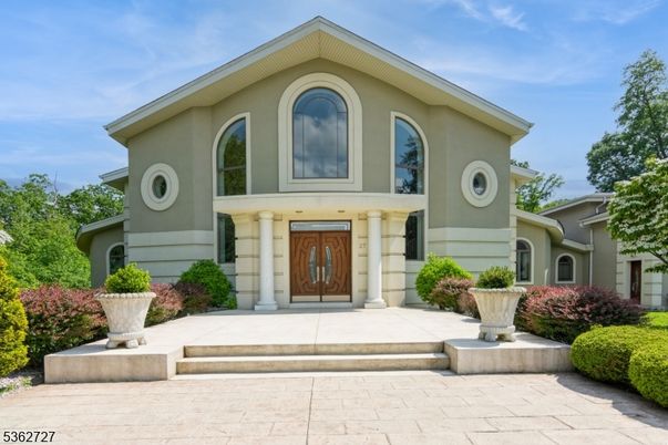 Exterior, Facade, Mediterranean