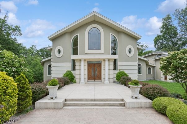 Exterior, Facade, Mediterranean