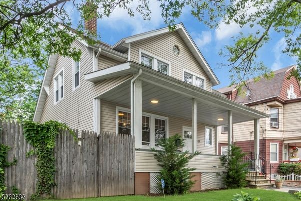 Exterior, Facade, Queen Anne Victorian