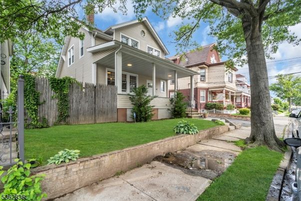 Exterior, Facade, Brick Facade, Queen Anne Victorian