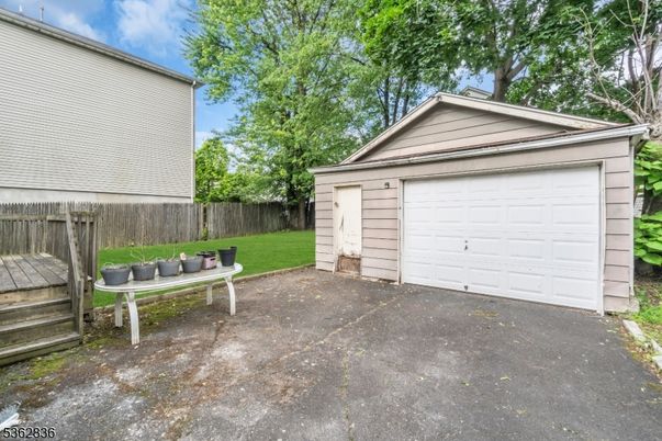 Detached Garage, Exterior