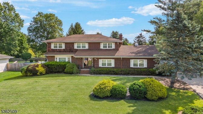 Backyard, Exterior, Facade, Brick Facade, Split Level
