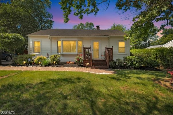 Backyard, Exterior, Facade, Cape Cod