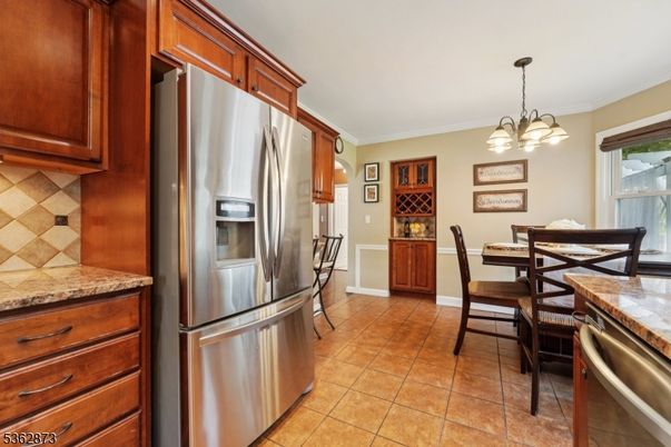 Dining room, Interior, Kitchen, Pendant Lights, Stainless Steel Appliances