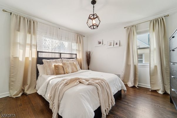 Bedroom, Interior, Pendant Lights, Wood Texture Flooring