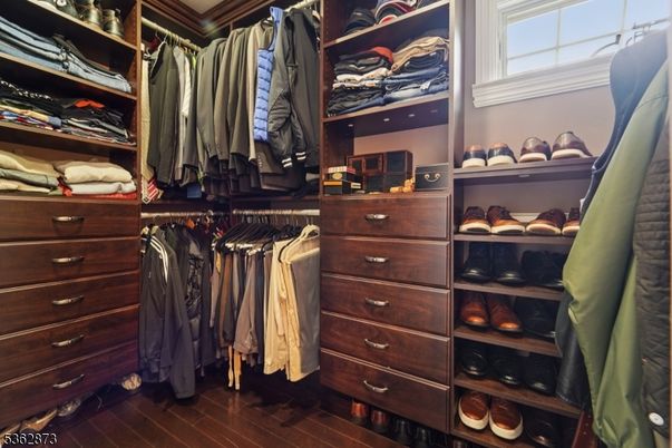 Interior, Walk-in Closets, Wood Texture Flooring