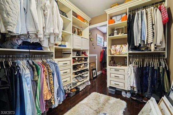 Interior, Walk-in Closets, Wood Texture Flooring