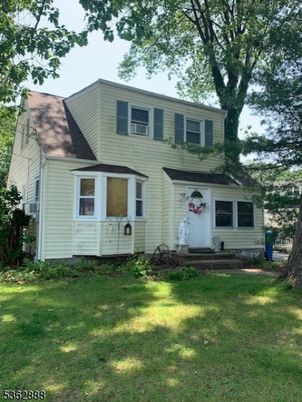 Exterior, Facade, Cape Cod