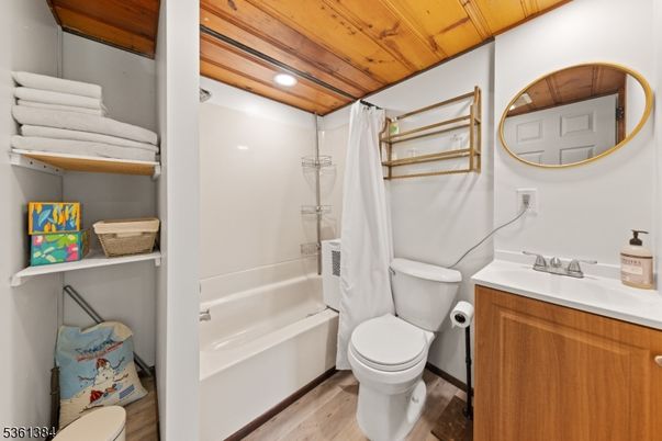 Bathroom, Interior, Recessed Lighting, Wooden Ceilings, Wood Texture Flooring