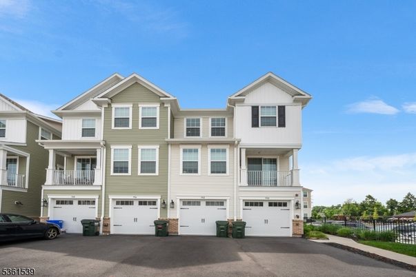 Attached, Exterior, Facade, Rowhouse