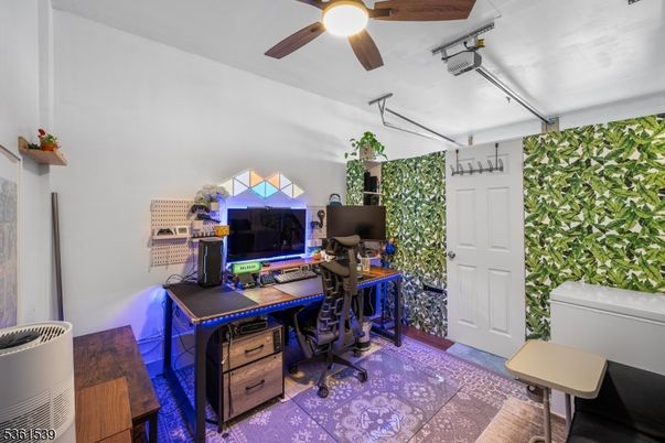 Home Office, Interior