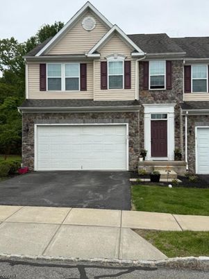 Attached, Exterior, Facade, Brick Traditional