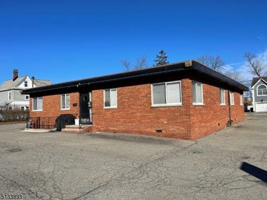 Exterior, Facade, Brick Facade, Cape Cod