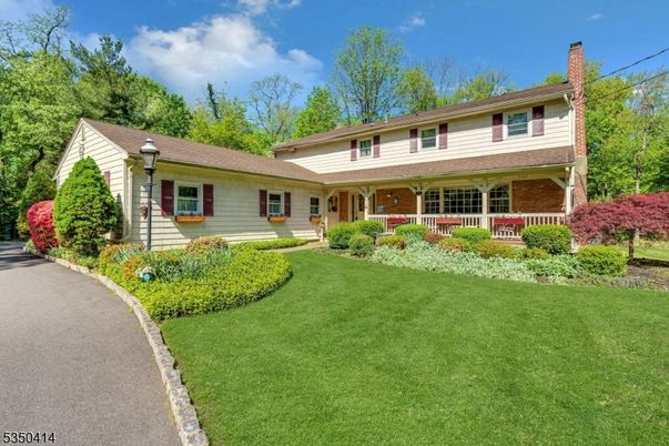 Backyard, Exterior, Facade, Split Level