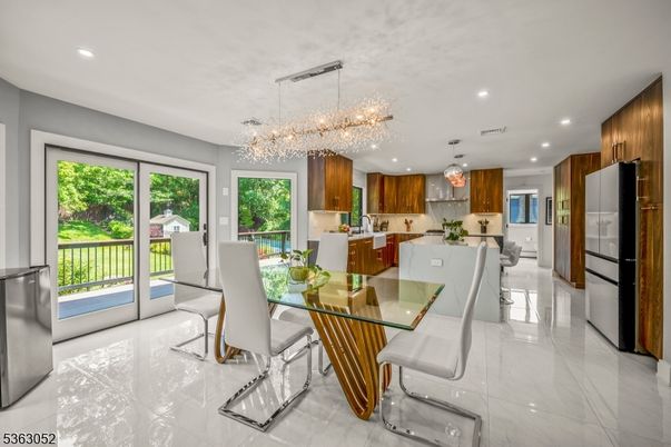Chandelier, Dining room, Interior, Kitchen, Recessed Lighting