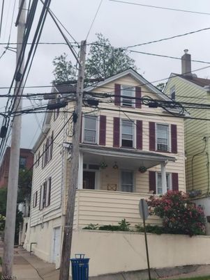 Exterior, Facade, American Foursquare