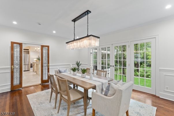 Chandelier, Dining room, Interior, Recessed Lighting, Wood Texture Flooring