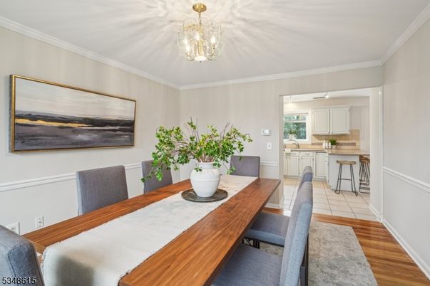 Chandelier, Dining room, Interior, Kitchen, Wood Texture Flooring