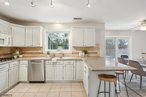 Dining room, Interior, Kitchen, Recessed Lighting